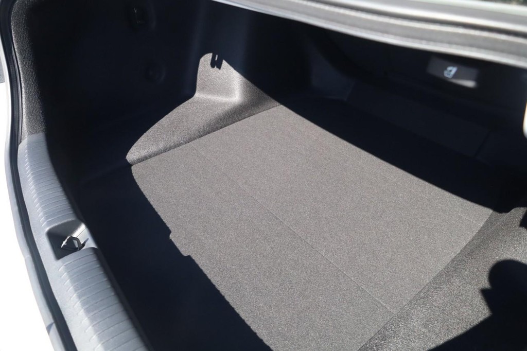 Honda Accord Hybrid Vehicle Full-screen Gallery Image 23