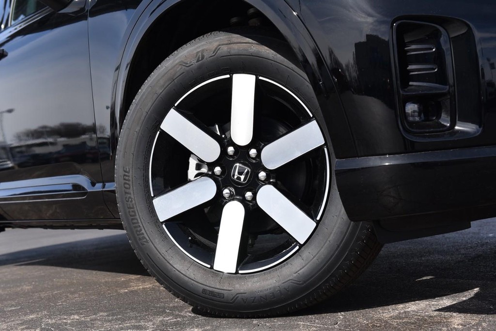 Honda Prologue Vehicle Full-screen Gallery Image 3