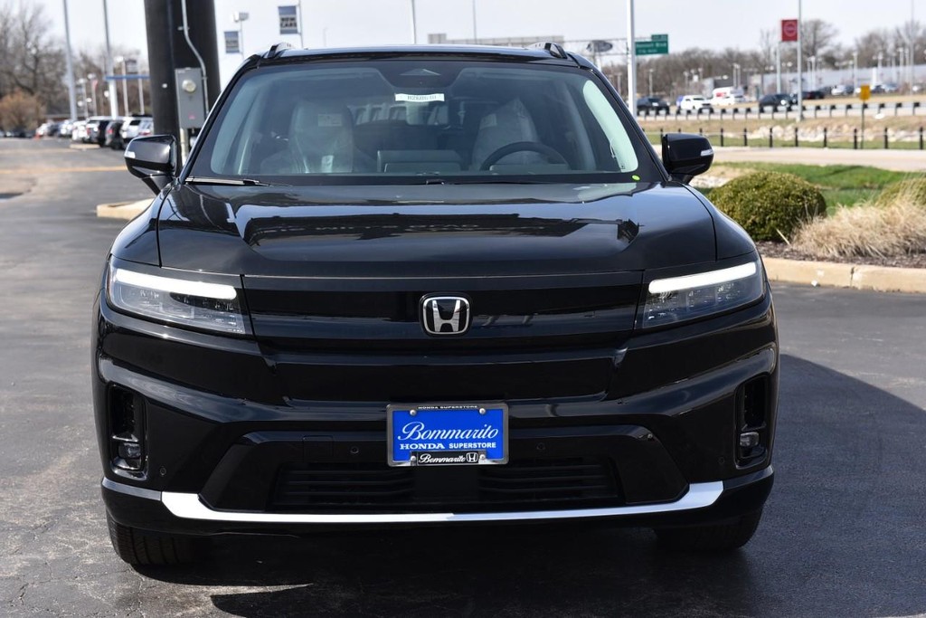 Honda Prologue Vehicle Full-screen Gallery Image 4