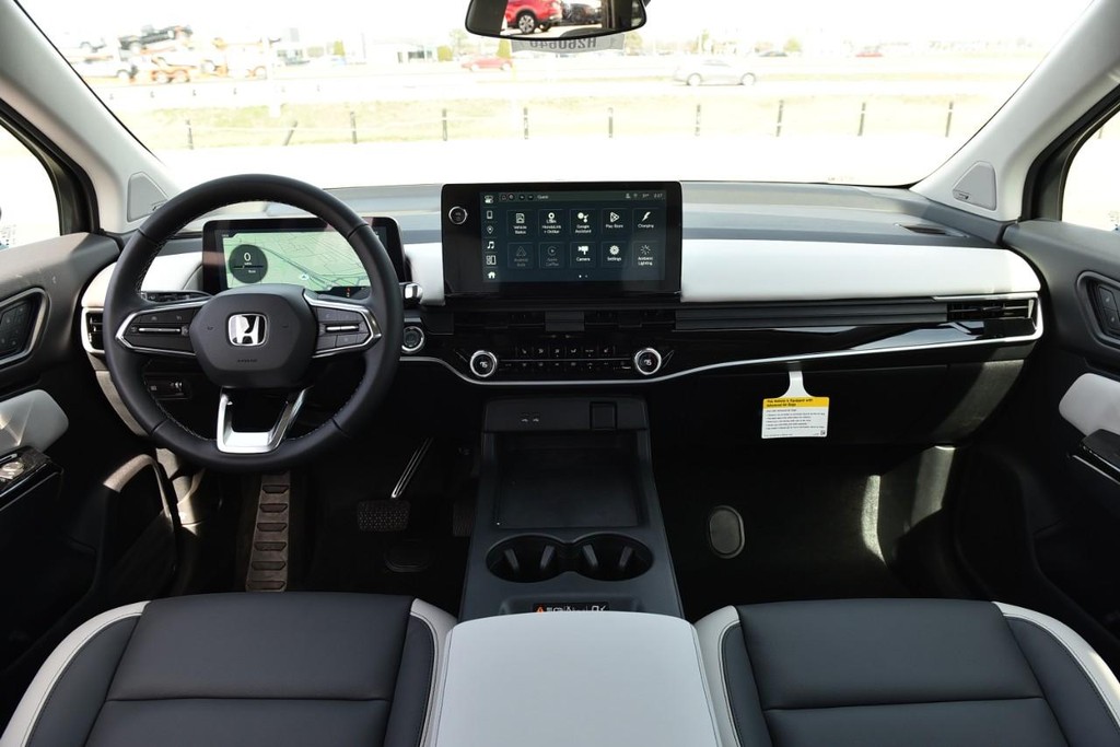 Honda Prologue Vehicle Full-screen Gallery Image 7