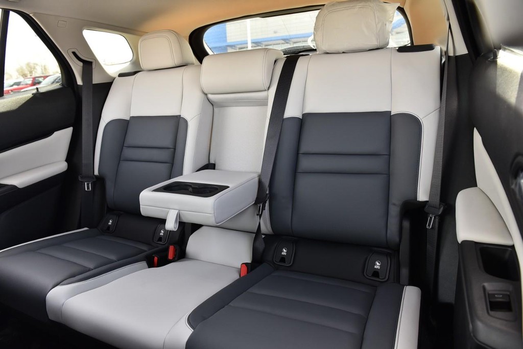 Honda Prologue Vehicle Full-screen Gallery Image 23