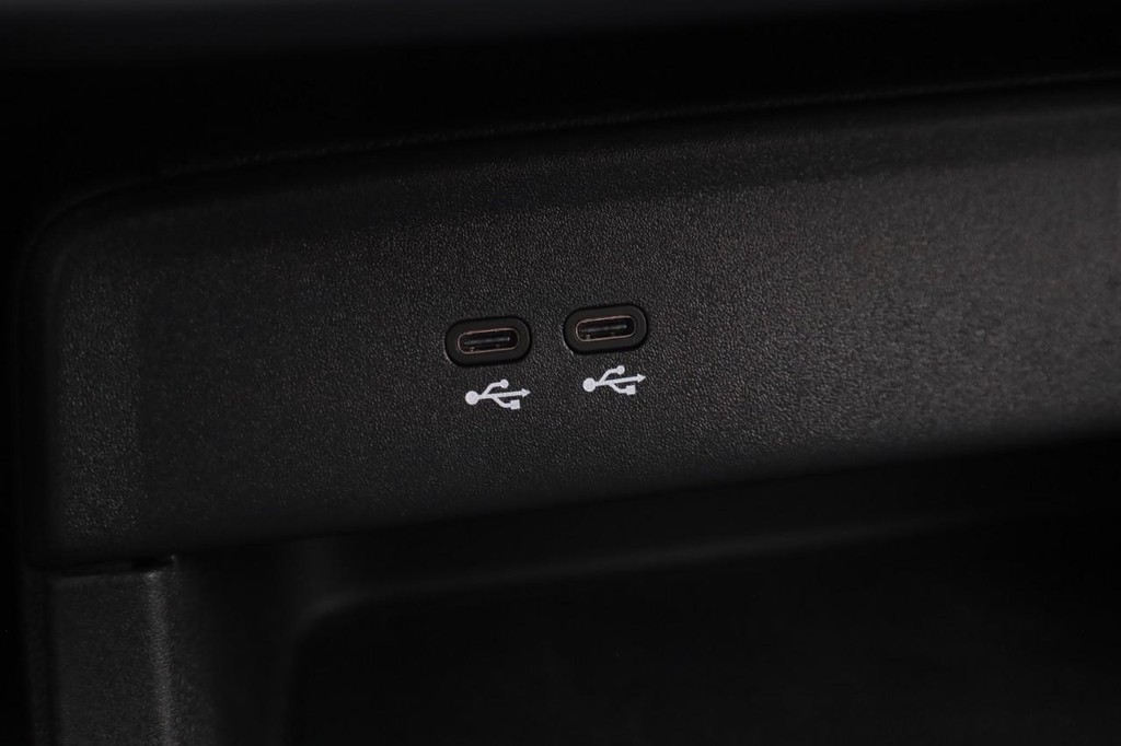 Honda Prologue Vehicle Full-screen Gallery Image 18