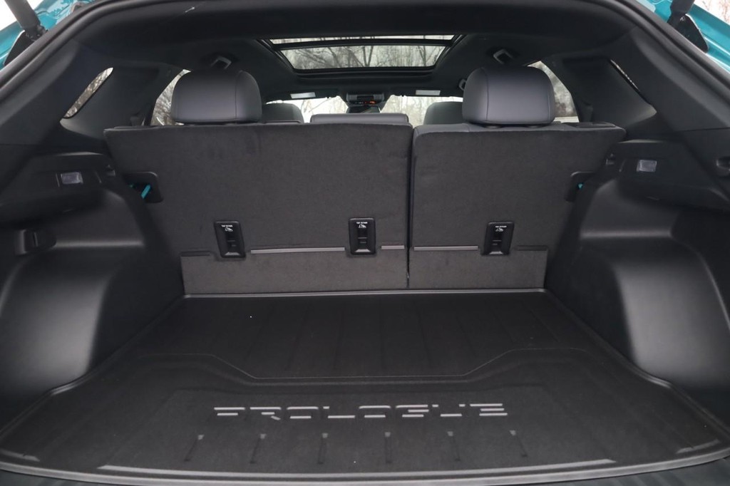 Honda Prologue Vehicle Full-screen Gallery Image 23