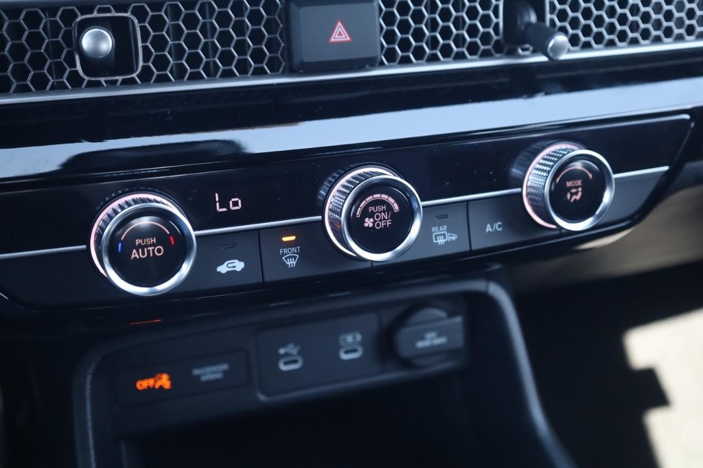 Honda Civic Hatchback Vehicle Image 15