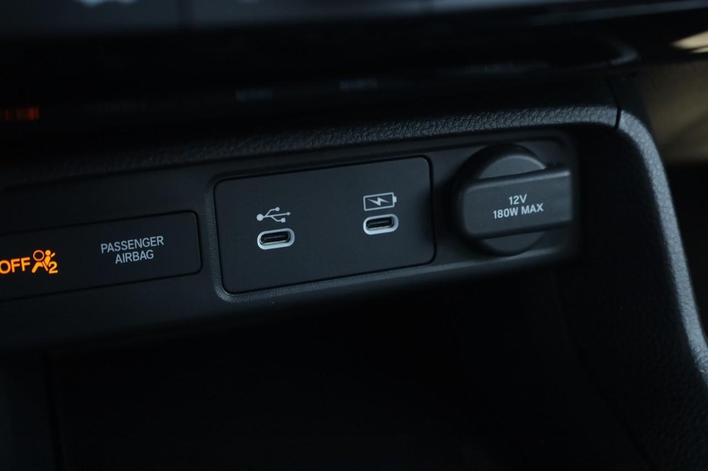 Honda Civic Hatchback Vehicle Image 16