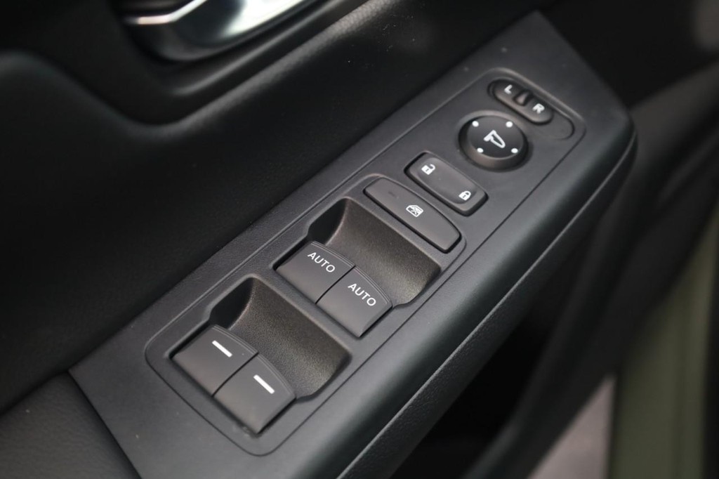 Honda CR-V Hybrid Vehicle Image 11