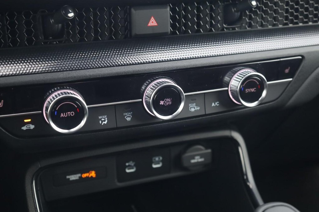 Honda CR-V Hybrid Vehicle Image 16