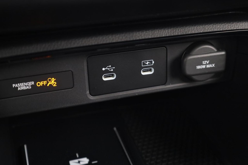 Honda CR-V Hybrid Vehicle Image 17