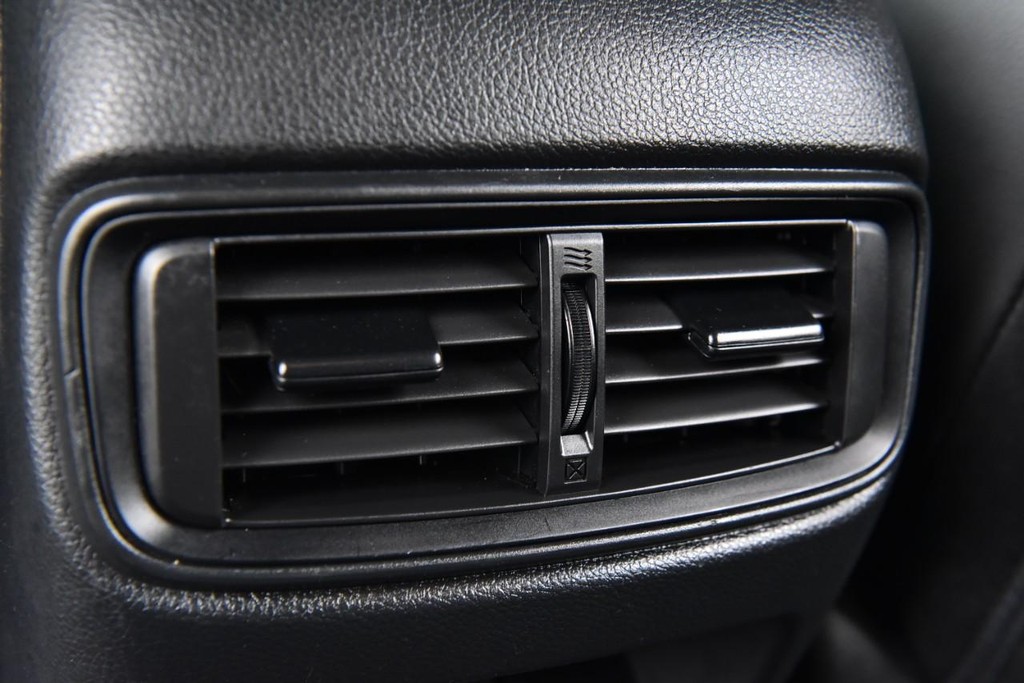 Honda CR-V Vehicle Image 24