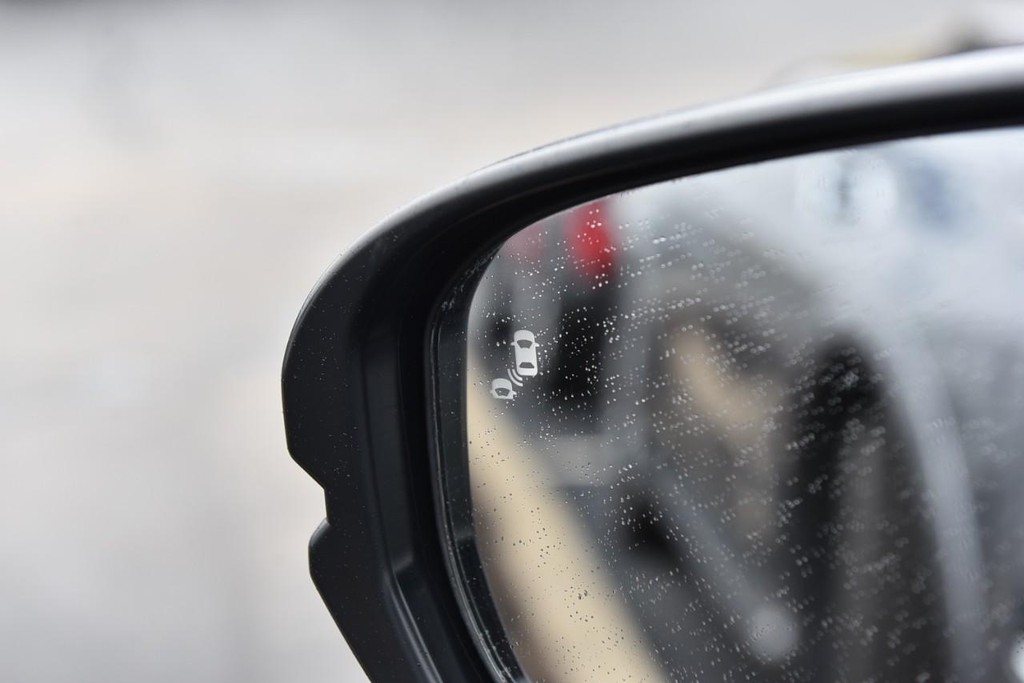 Honda CR-V Hybrid Vehicle Image 09