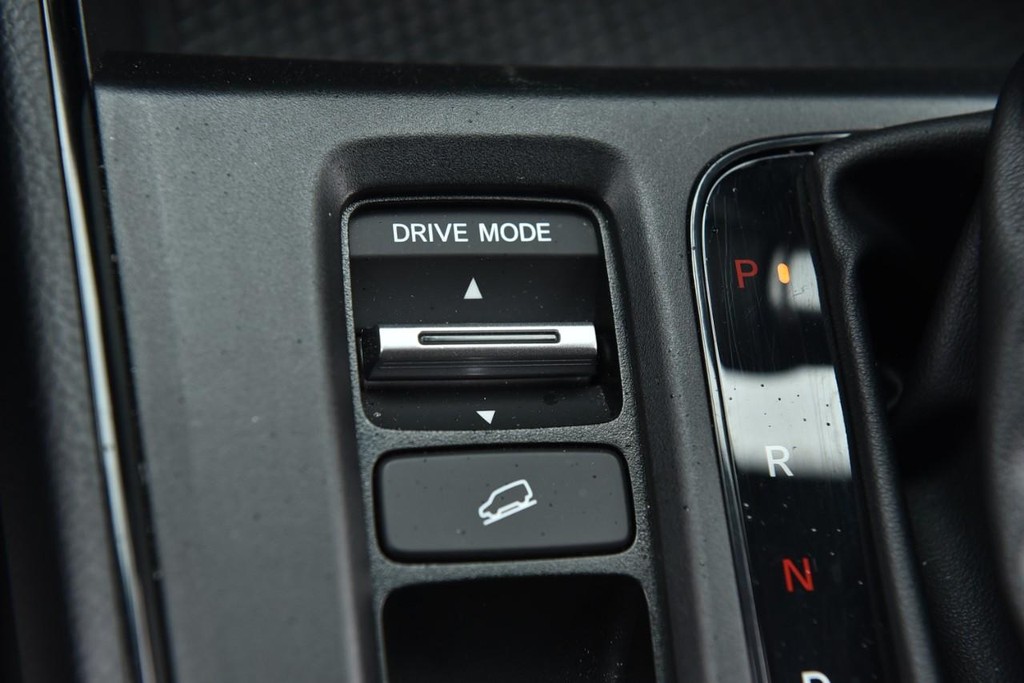 Honda CR-V Hybrid Vehicle Image 17