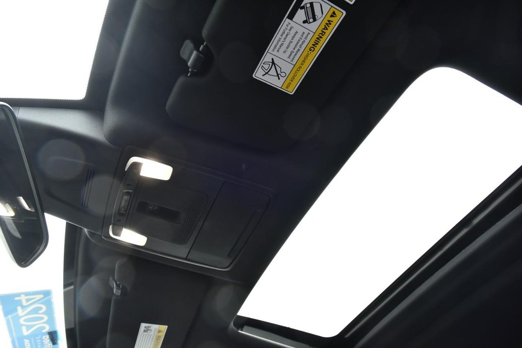 Honda CR-V Hybrid Vehicle Image 22