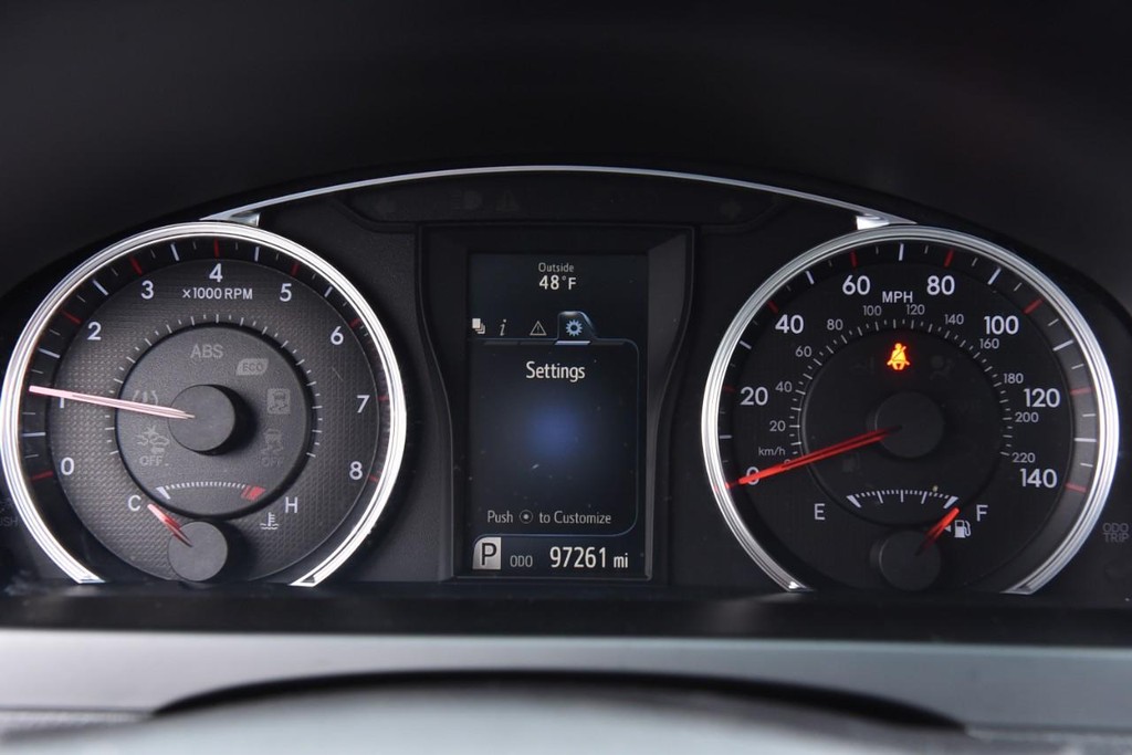 Toyota Camry Vehicle Full-screen Gallery Image 9