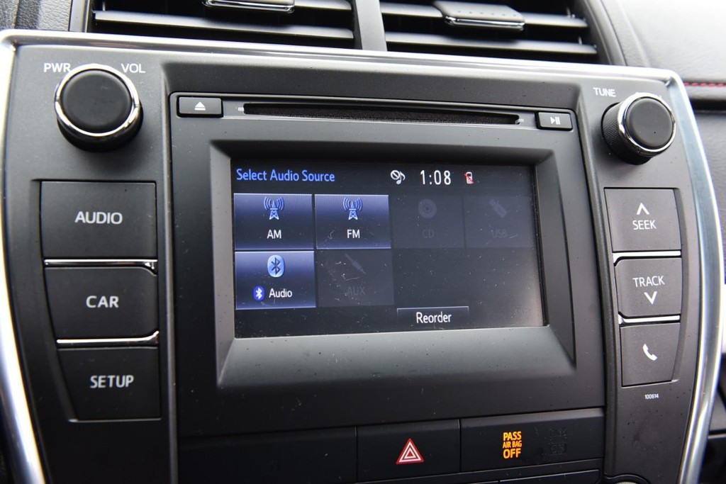 Toyota Camry Vehicle Full-screen Gallery Image 11