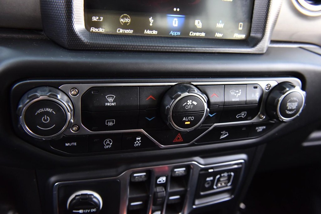 Jeep Wrangler Unlimited Vehicle Full-screen Gallery Image 14