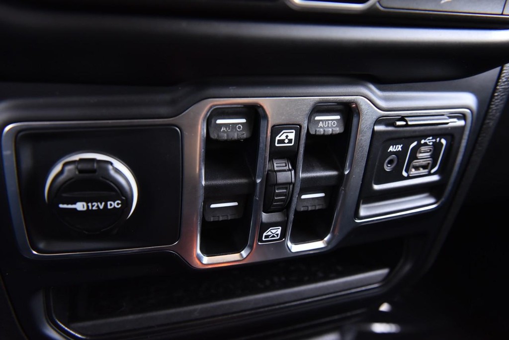 Jeep Wrangler Unlimited Vehicle Full-screen Gallery Image 15