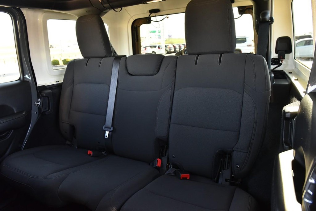 Jeep Wrangler Unlimited Vehicle Full-screen Gallery Image 22