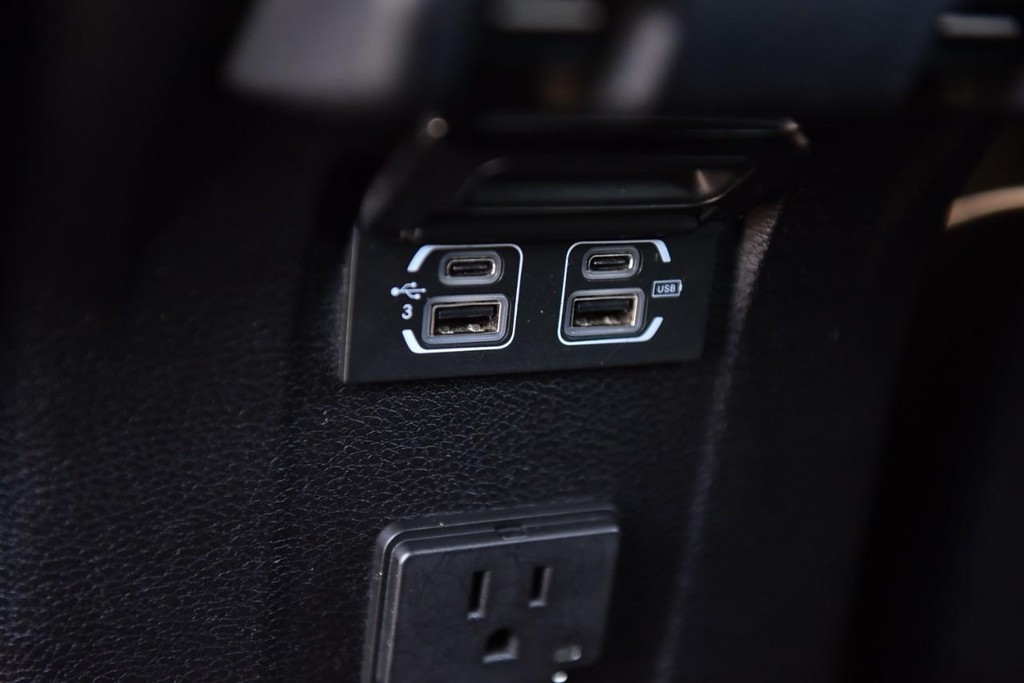 Jeep Wrangler Unlimited Vehicle Full-screen Gallery Image 23