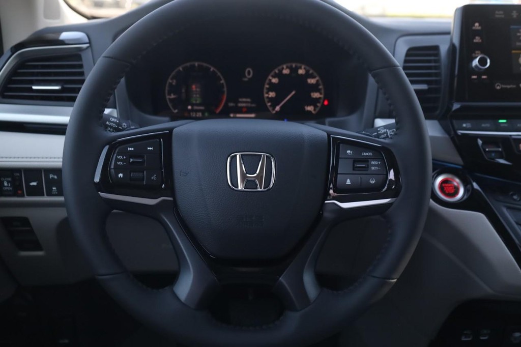 Honda Odyssey Vehicle Full-screen Gallery Image 8