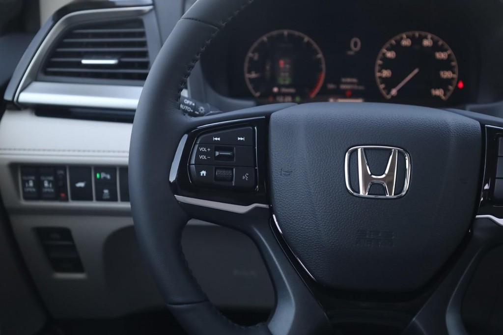 Honda Odyssey Vehicle Full-screen Gallery Image 10