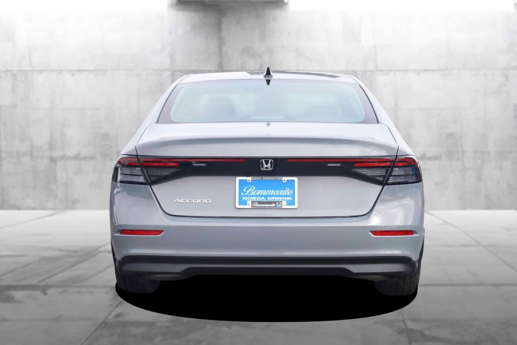 Honda Accord Sedan Vehicle Image 06