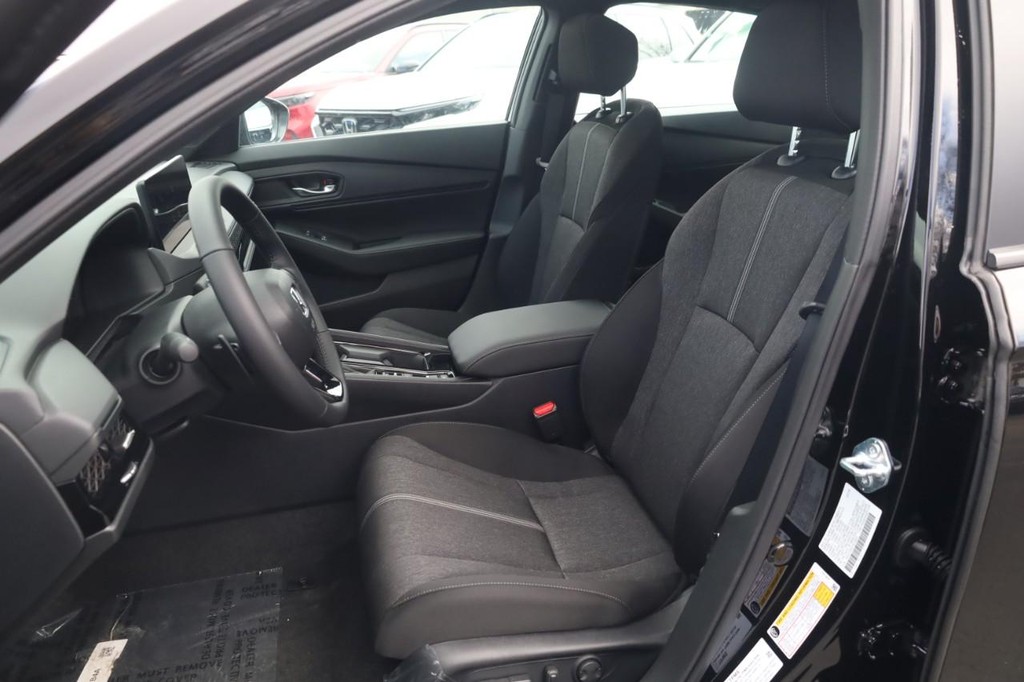 Honda Accord Hybrid Vehicle Image 18