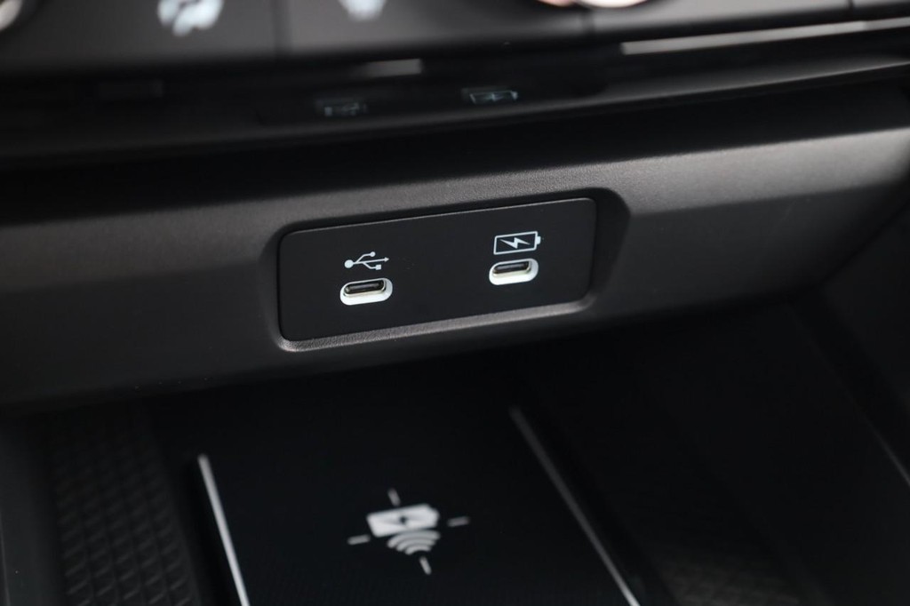 Honda Accord Hybrid Vehicle Image 16