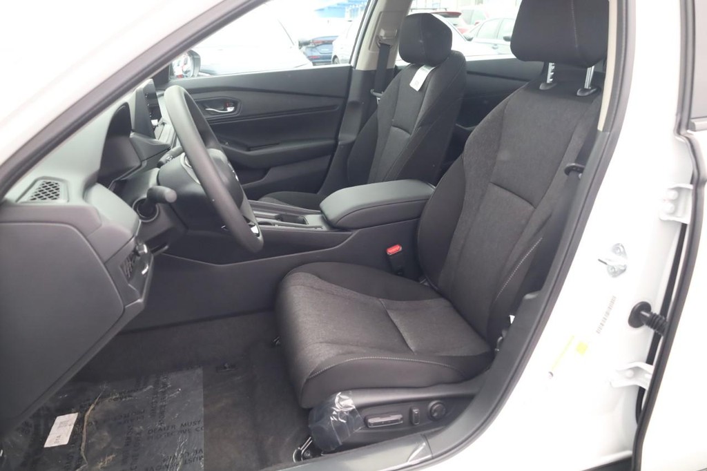 Honda Accord Sedan Vehicle Image 18