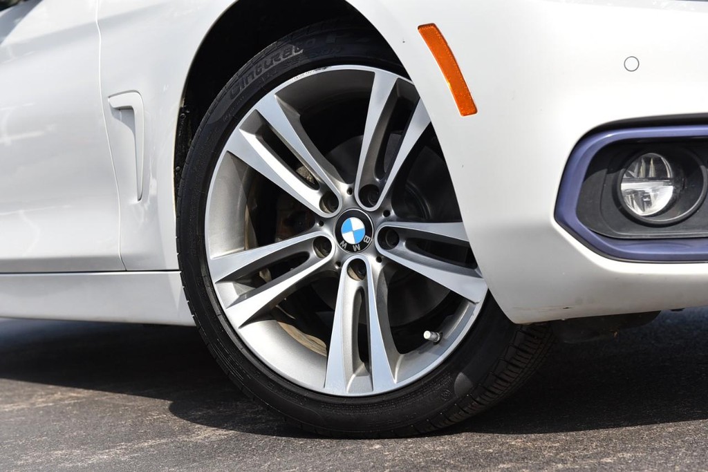 BMW 4 Series Vehicle Full-screen Gallery Image 03