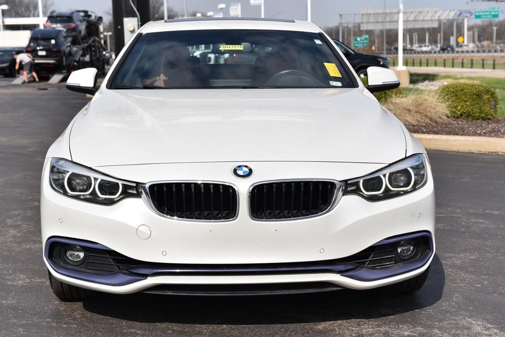 BMW 4 Series Vehicle Full-screen Gallery Image 04