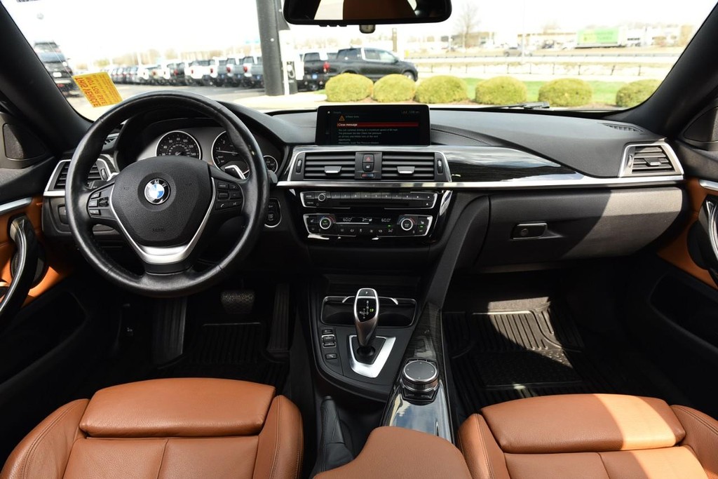 BMW 4 Series Vehicle Full-screen Gallery Image 07