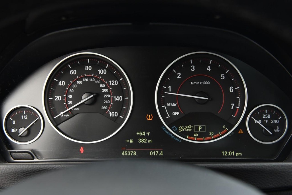 BMW 4 Series Vehicle Full-screen Gallery Image 11