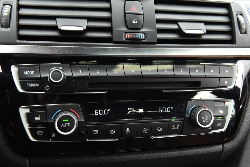 BMW 4 Series Vehicle Full-screen Gallery Image 14