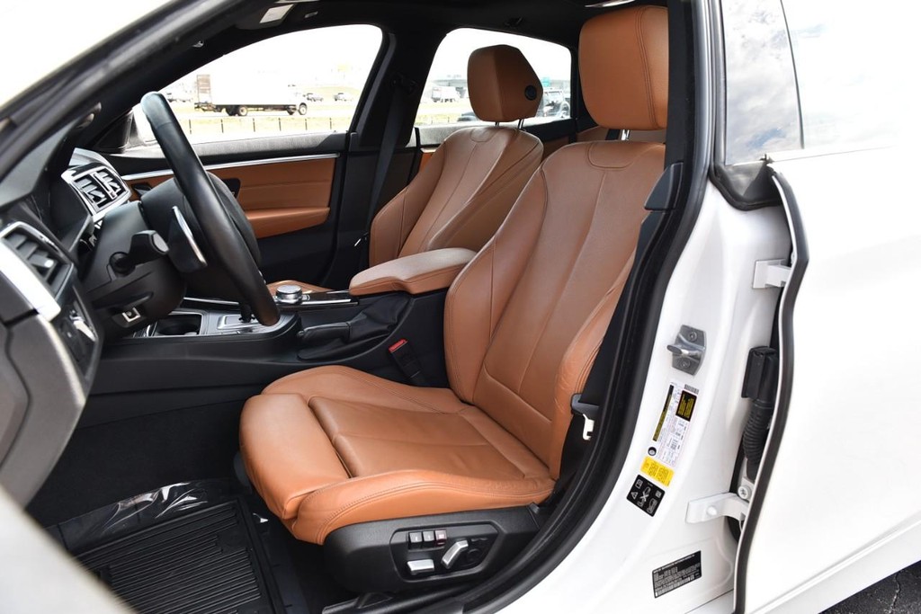 BMW 4 Series Vehicle Full-screen Gallery Image 19