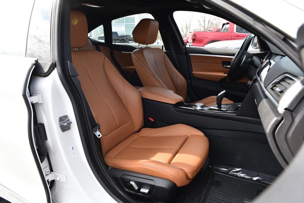 BMW 4 Series Vehicle Full-screen Gallery Image 20