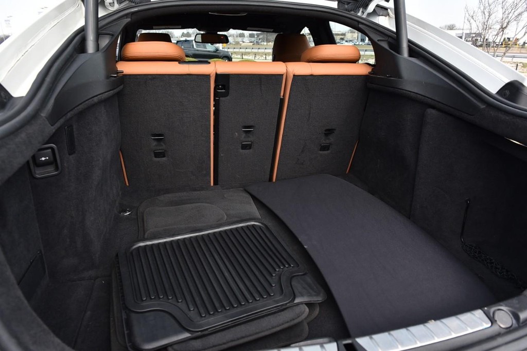 BMW 4 Series Vehicle Full-screen Gallery Image 24