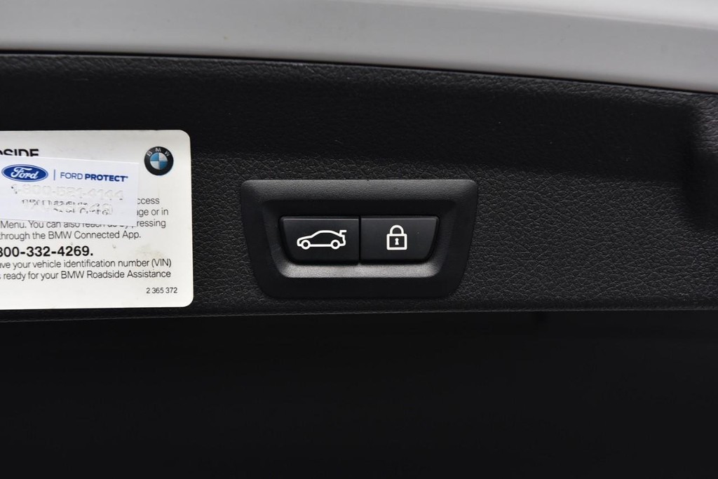 BMW 4 Series Vehicle Full-screen Gallery Image 25