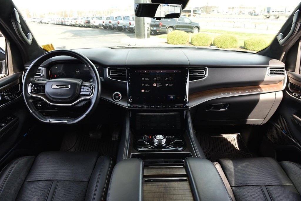 Jeep Grand Wagoneer Vehicle Image 07