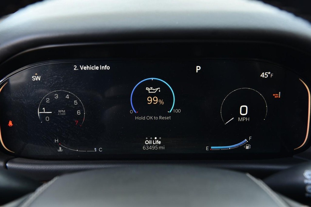 Jeep Grand Wagoneer Vehicle Image 12