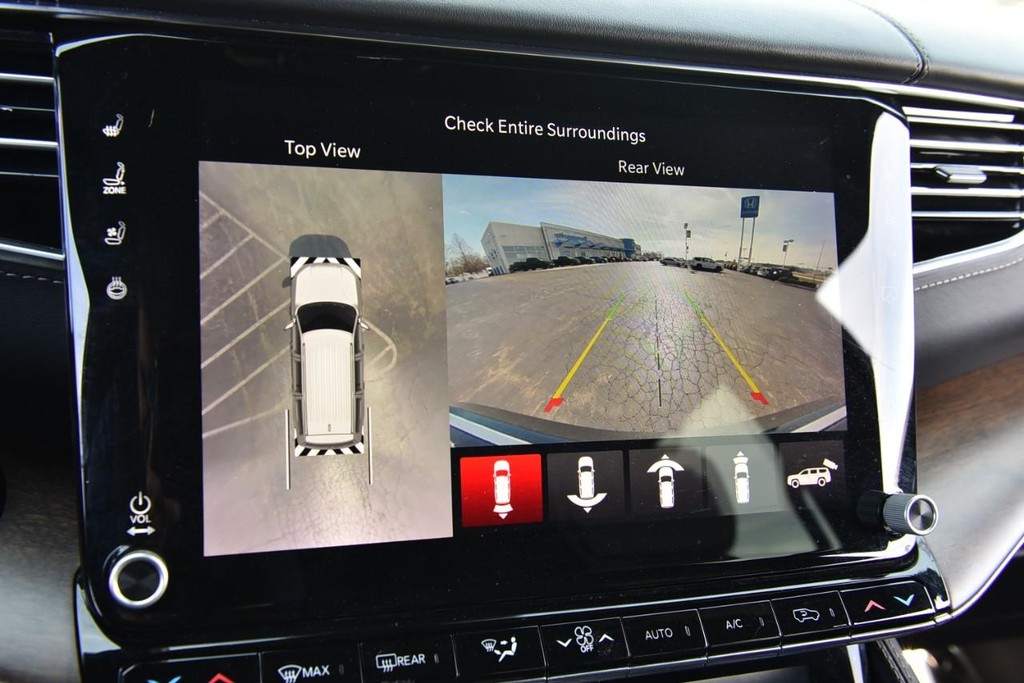 Jeep Grand Wagoneer Vehicle Image 13