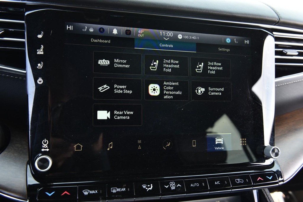 Jeep Grand Wagoneer Vehicle Image 18