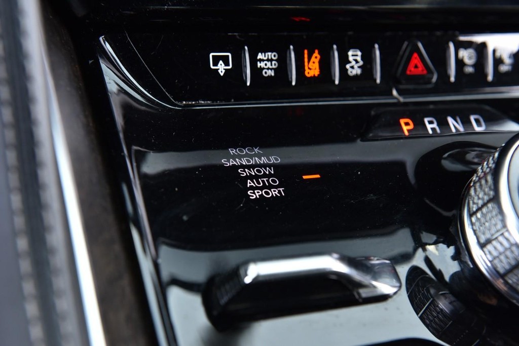 Jeep Grand Wagoneer Vehicle Image 20