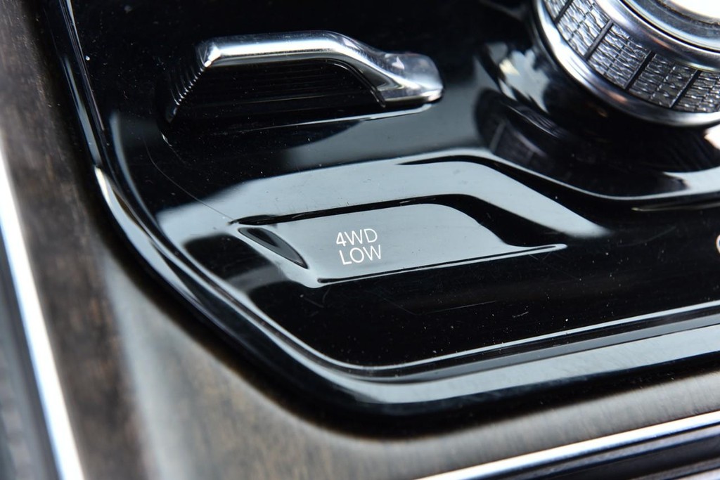 Jeep Grand Wagoneer Vehicle Image 21