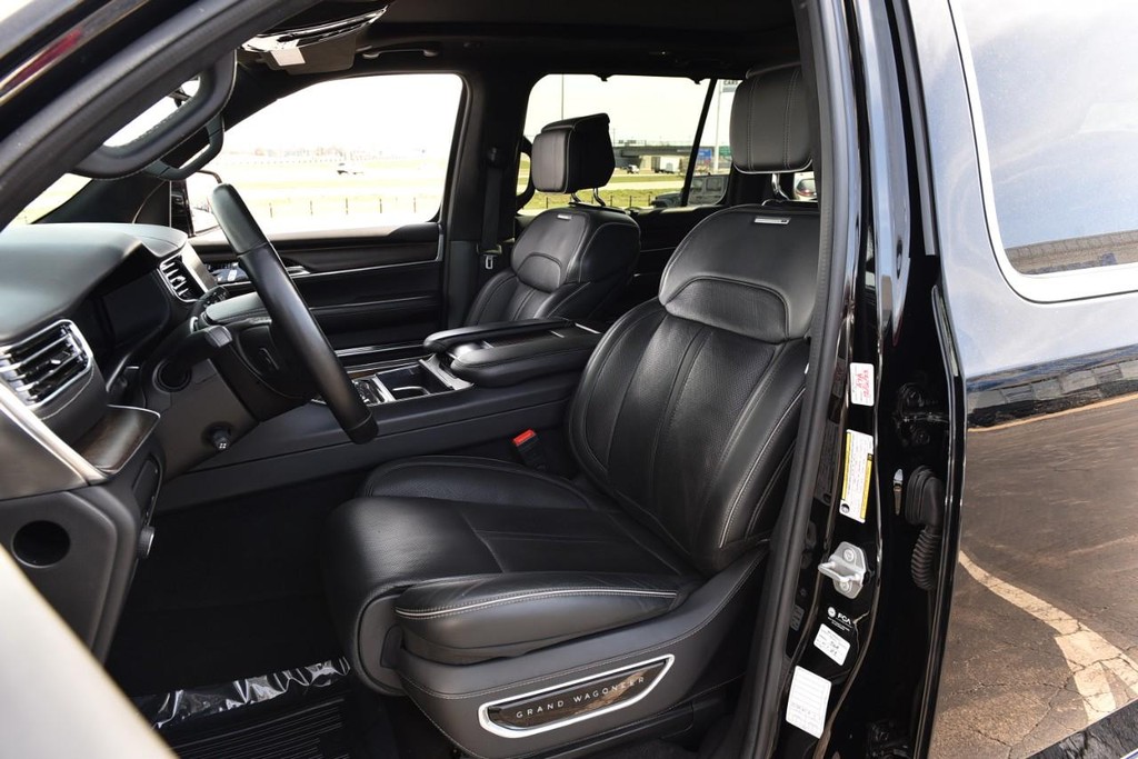 Jeep Grand Wagoneer Vehicle Image 25