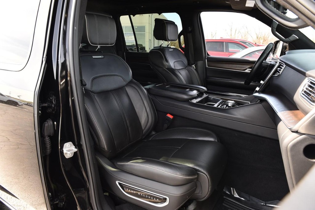 Jeep Grand Wagoneer Vehicle Image 26