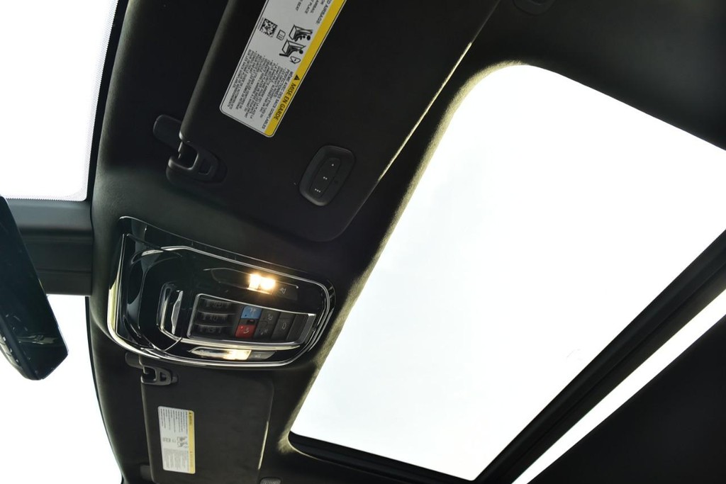 Jeep Grand Wagoneer Vehicle Image 27