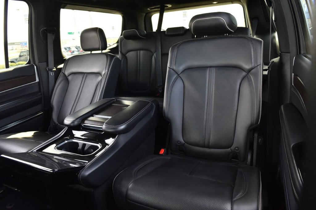 Jeep Grand Wagoneer Vehicle Image 28