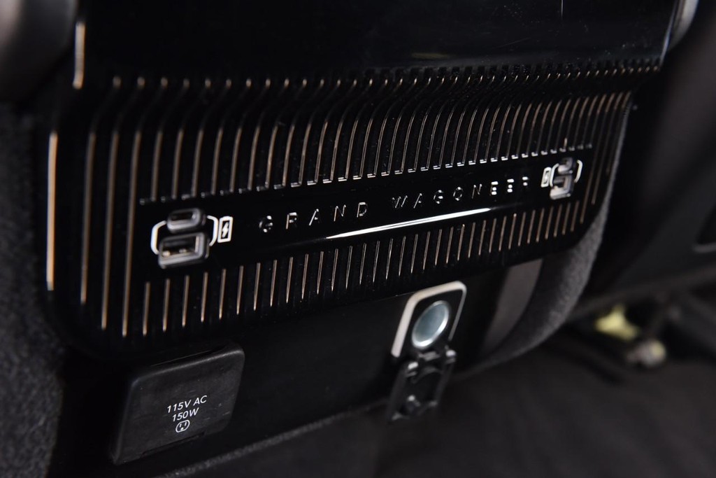 Jeep Grand Wagoneer Vehicle Image 29