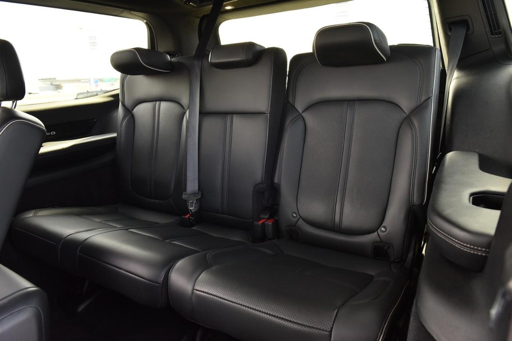 Jeep Grand Wagoneer Vehicle Image 31