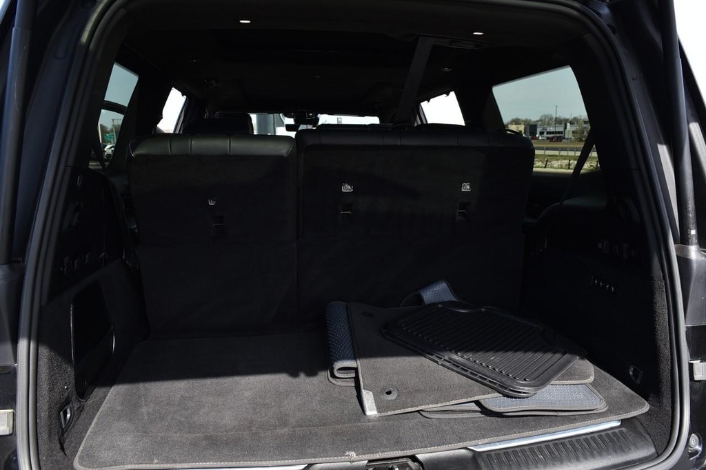 Jeep Grand Wagoneer Vehicle Image 32